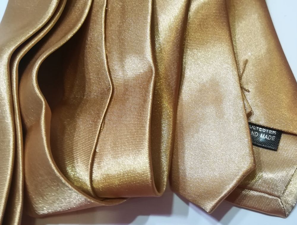 #Lot tt � 1eur# Cravates Neuves Hand Made Costume Destockage 1 Paris 17 (75)