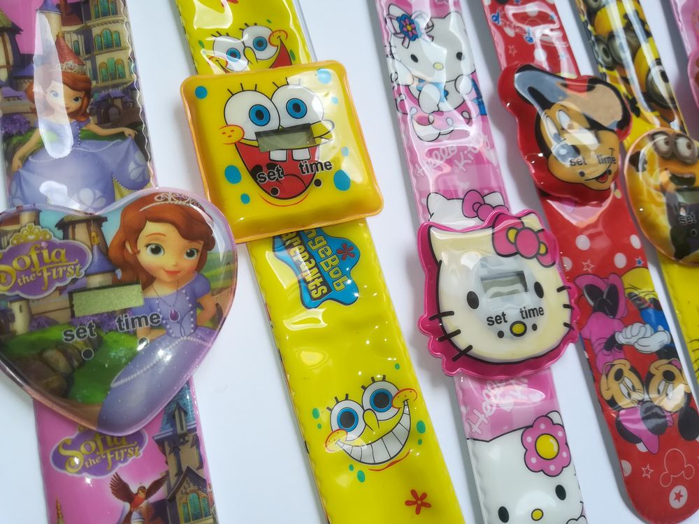 ?Lot tt � 1eur?Lot de 4 Montres Bracelets pour Enfants Piles 1 Paris 17 (75)