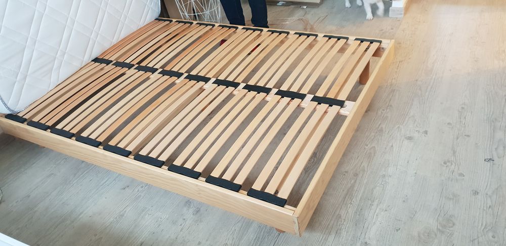 Lit 1m40x1m90 . Sommier lattes .tres bon matelas  + t�te 300 Vaux-sur-Mer (17)