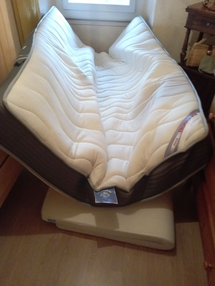 Lit en 1m80 X 200 +sommier+matelas+4 pieds 150� 0 Le Po�t (05)