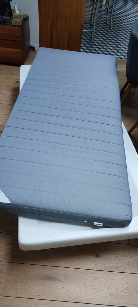 Lit 200x90 (Sommier, lattes, matelas, pieds) 20 Saint-Malo (35)