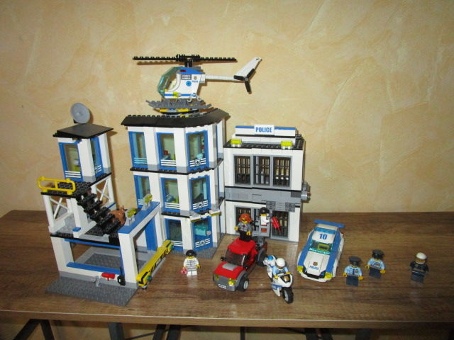 LOT 2CPCP
GROS LOT LEGO CASERNE POMPIER+POLICE  45 Villepinte (93)