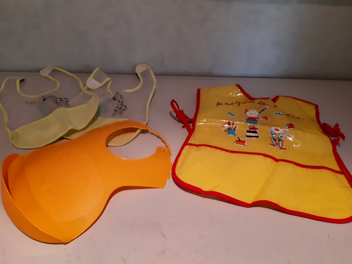 3bavoirs 1 tablier plastique 15 Brignais (69)