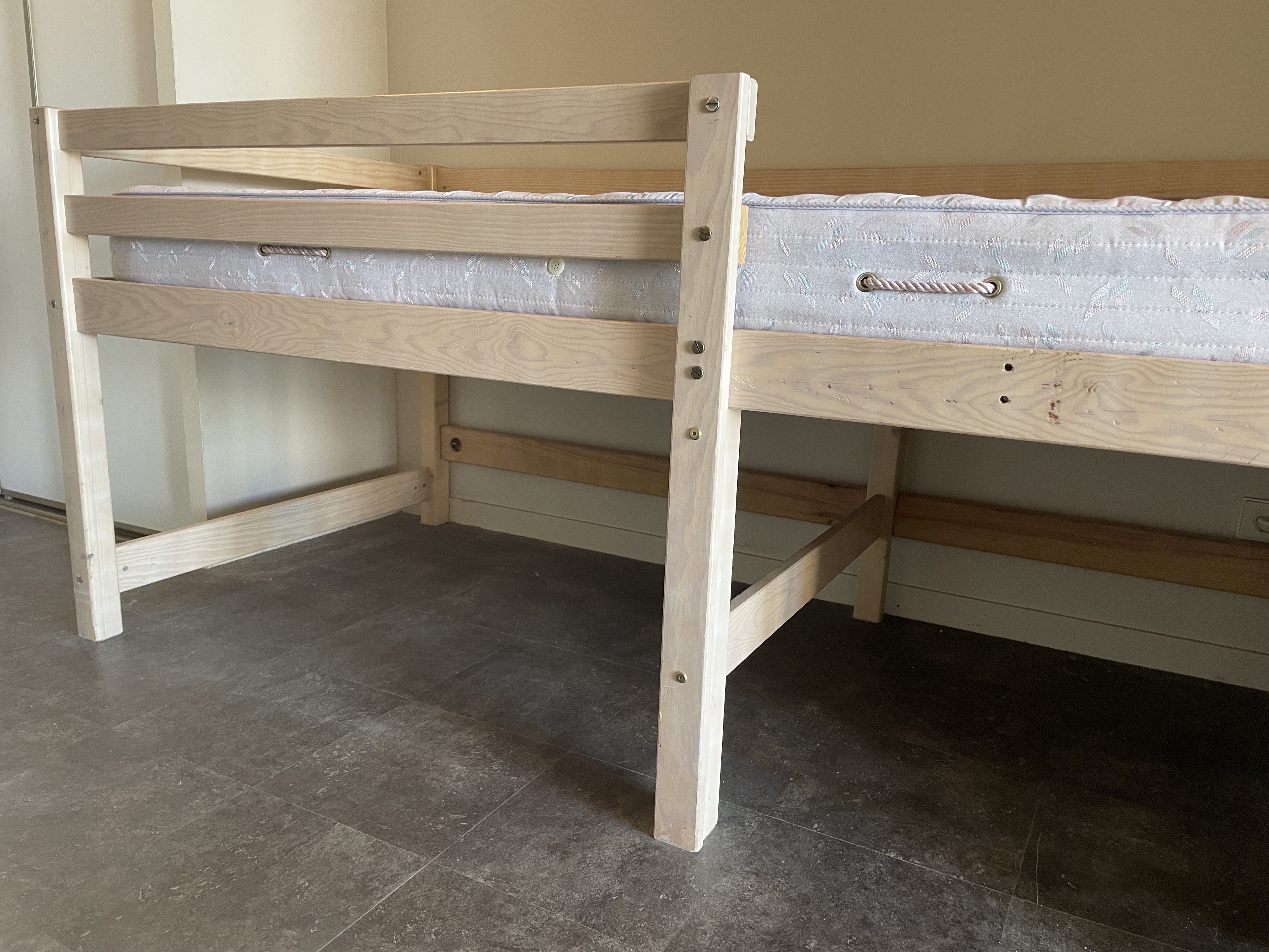 Lit 90X190 semi-superpos� bois massif 150 La Rochelle (17)