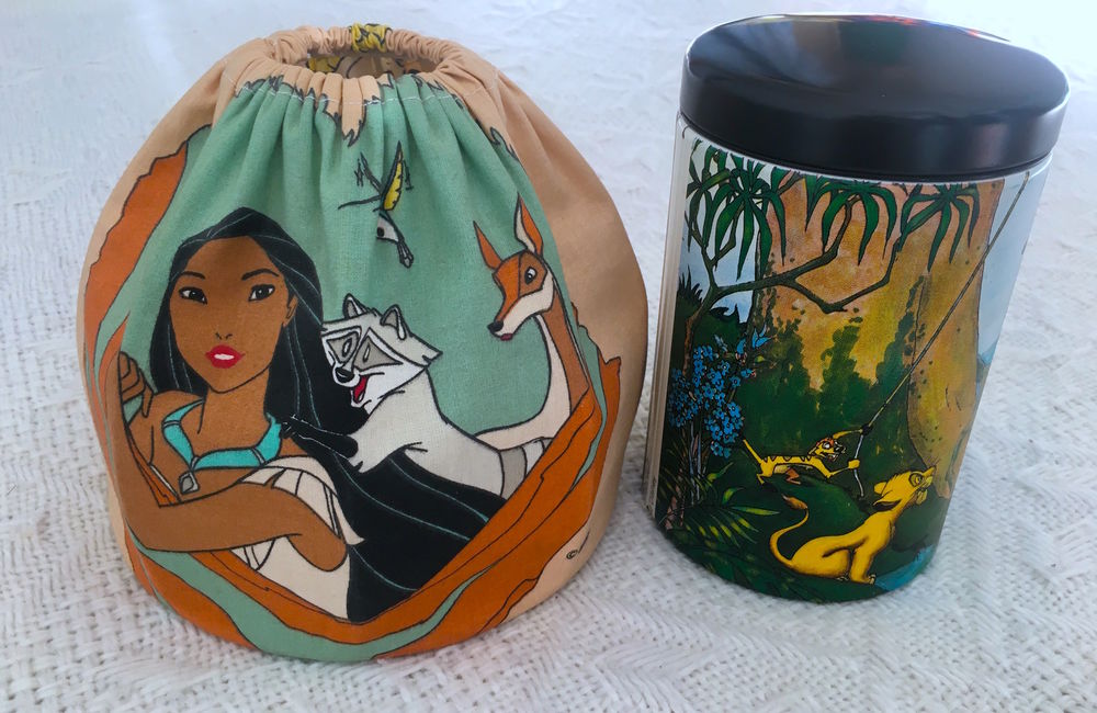 Abat jour Pocahontas + boite Le Roi Lion. 15 Nantes (44)