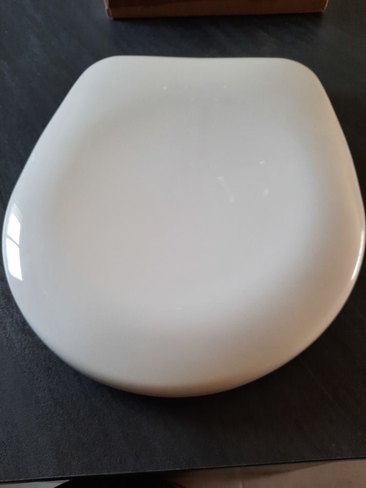 Abattant de wc blanc neuf JAMAIS SERVI 9 Saint-P�re-en-Retz (44)