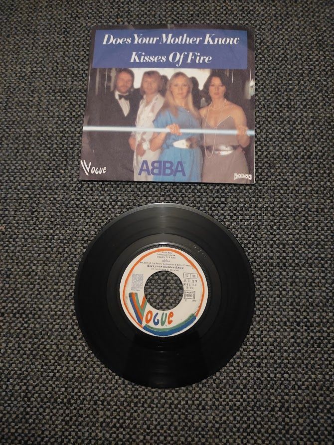 M (179) - ABBA - Does Your Mother Know 2 Paris 13 (75)