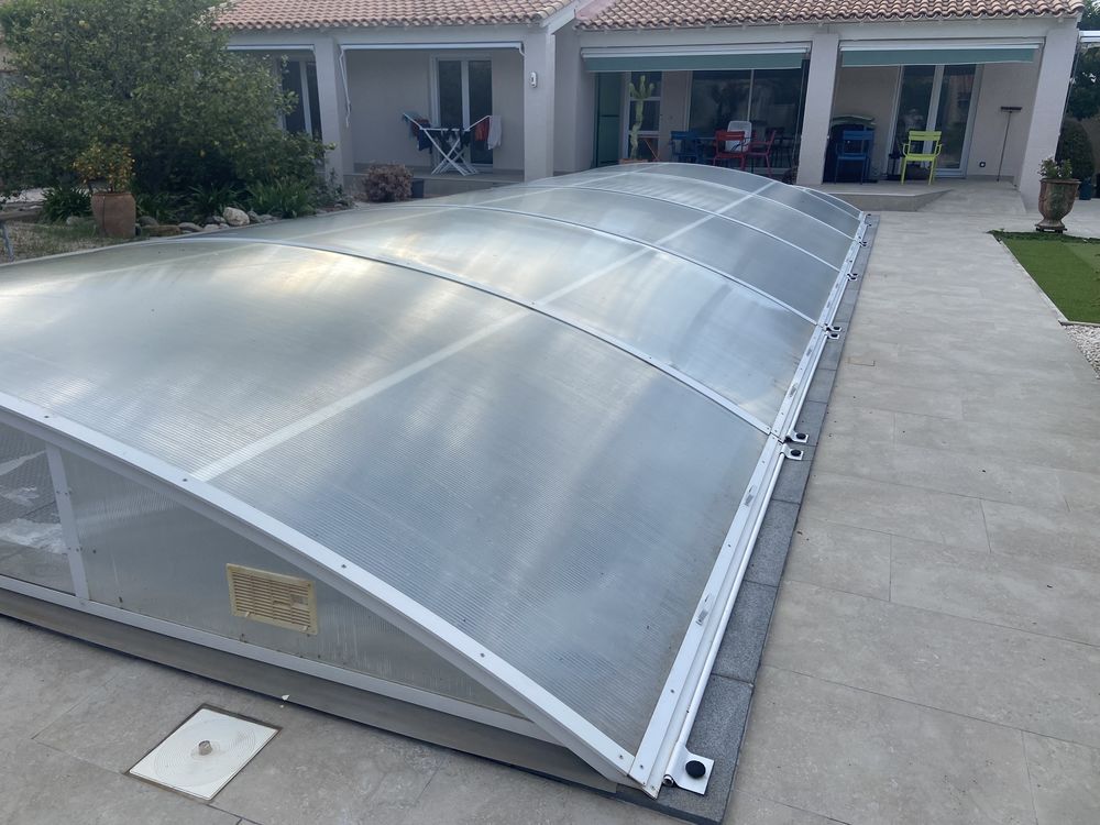 Abris piscine b�che solaire enrouleur inox 2100 Vendres (34)
