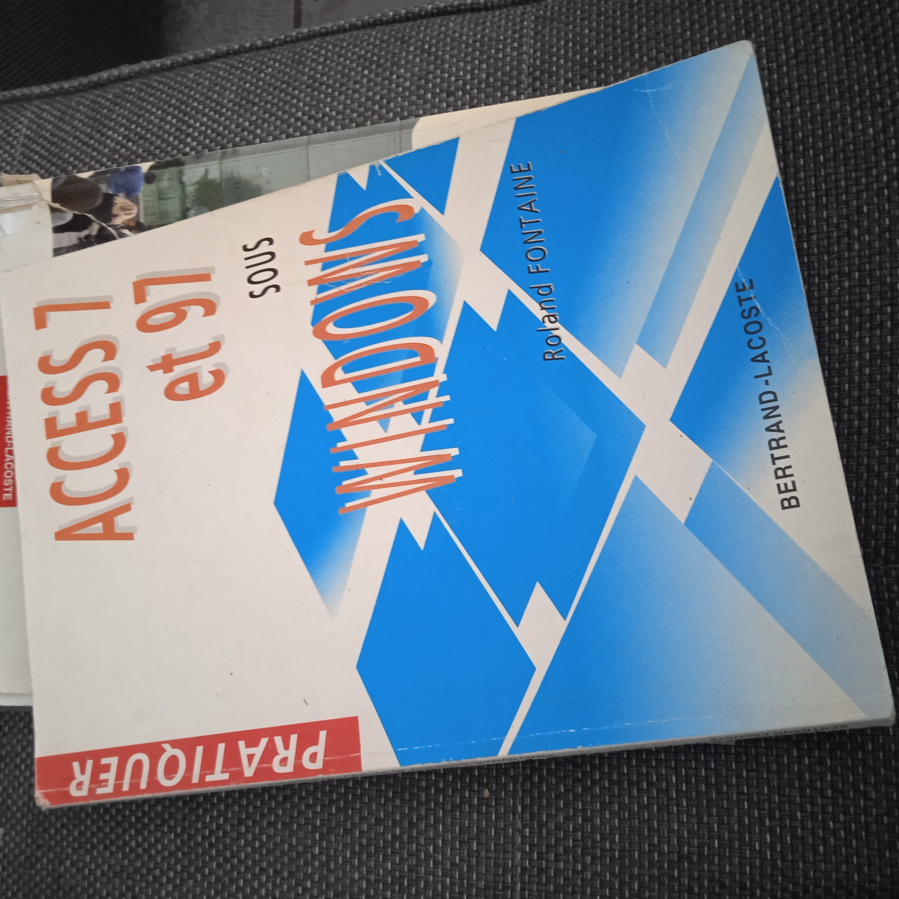 Access 7 et 97 sous windows ed Bertrand lacoste isbn 9782735 5 Annonay (07)