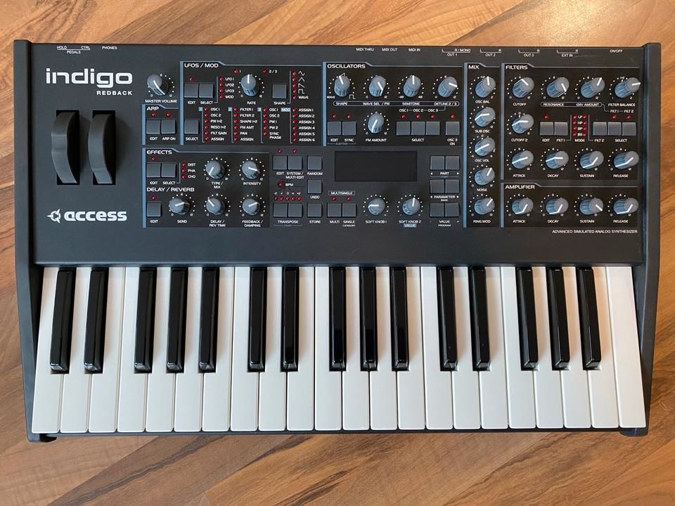 Access Virus C Indigo Redback Edition 1250 Aurillac (15)