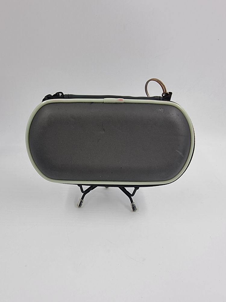 Accessoire pochette ou housse de protection grise pour PSP 3 Vulbens (74)