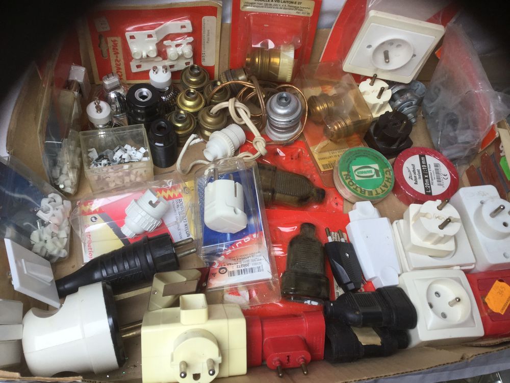 Lot d'accessoires electrique 50 Saint-Denis-en-Val (45)