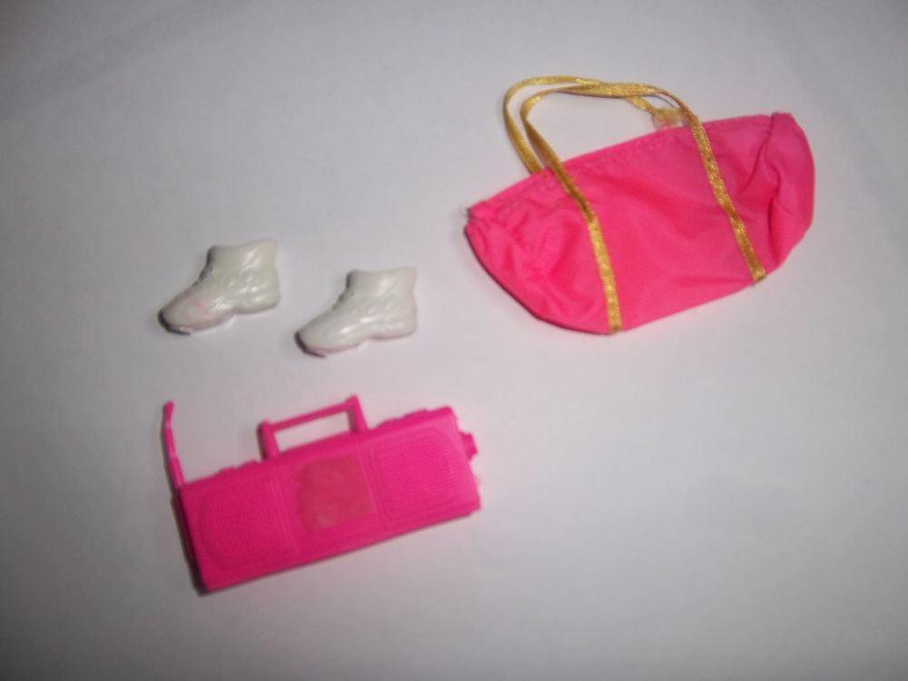 ACCESSOIRES tenue de gymnastique Barbie 2 Colombier-Fontaine (25)