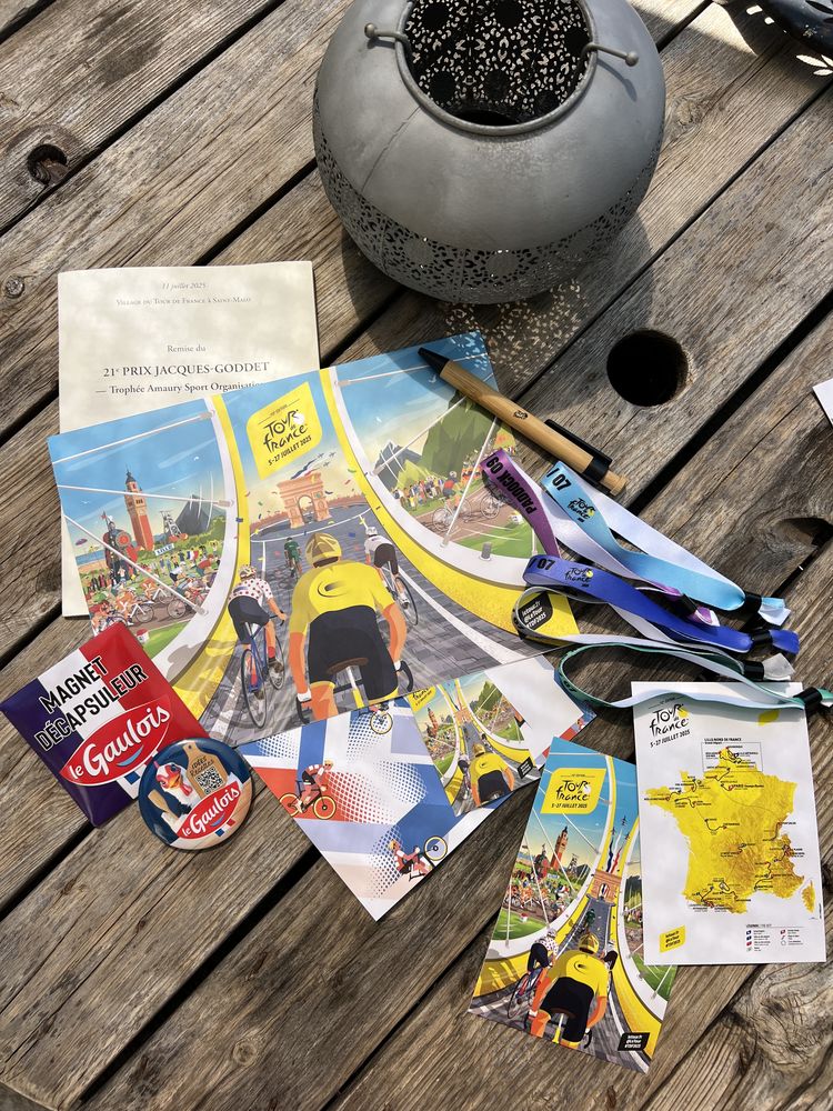 Lot accessoires du Tour de France 14 Toulon (83)