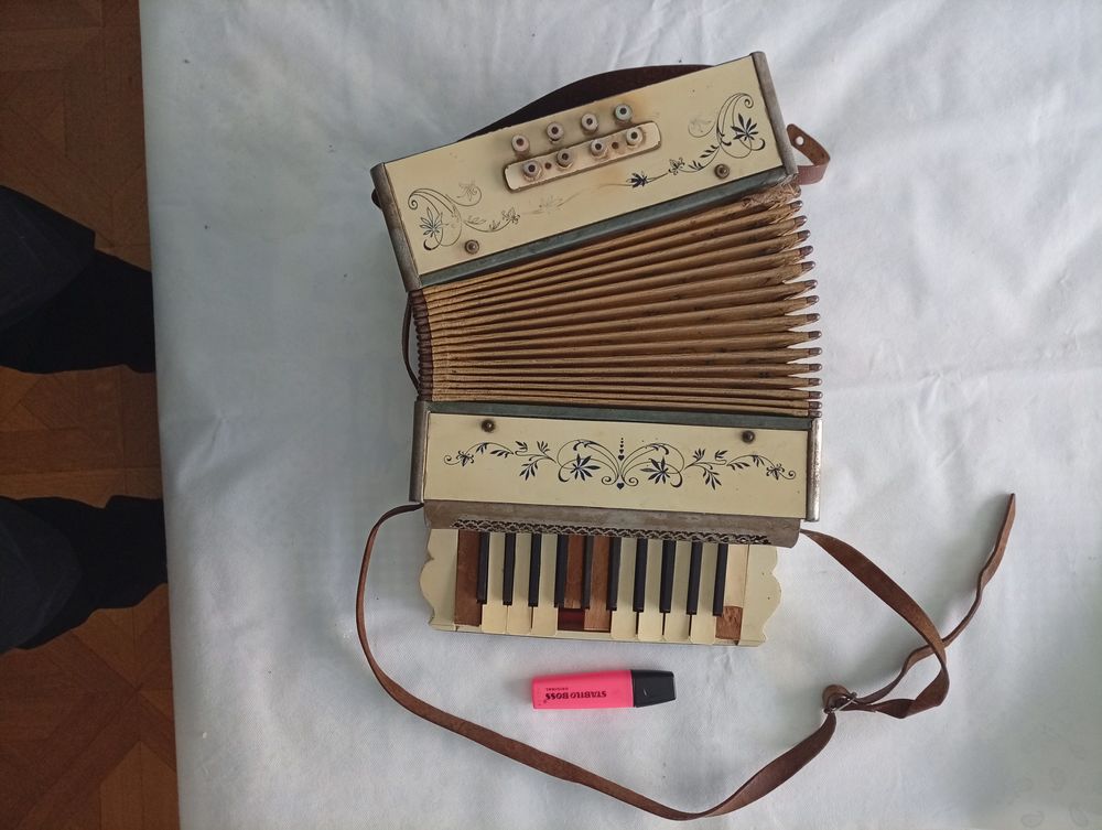 accord�on ancien; 0 Nice (06)