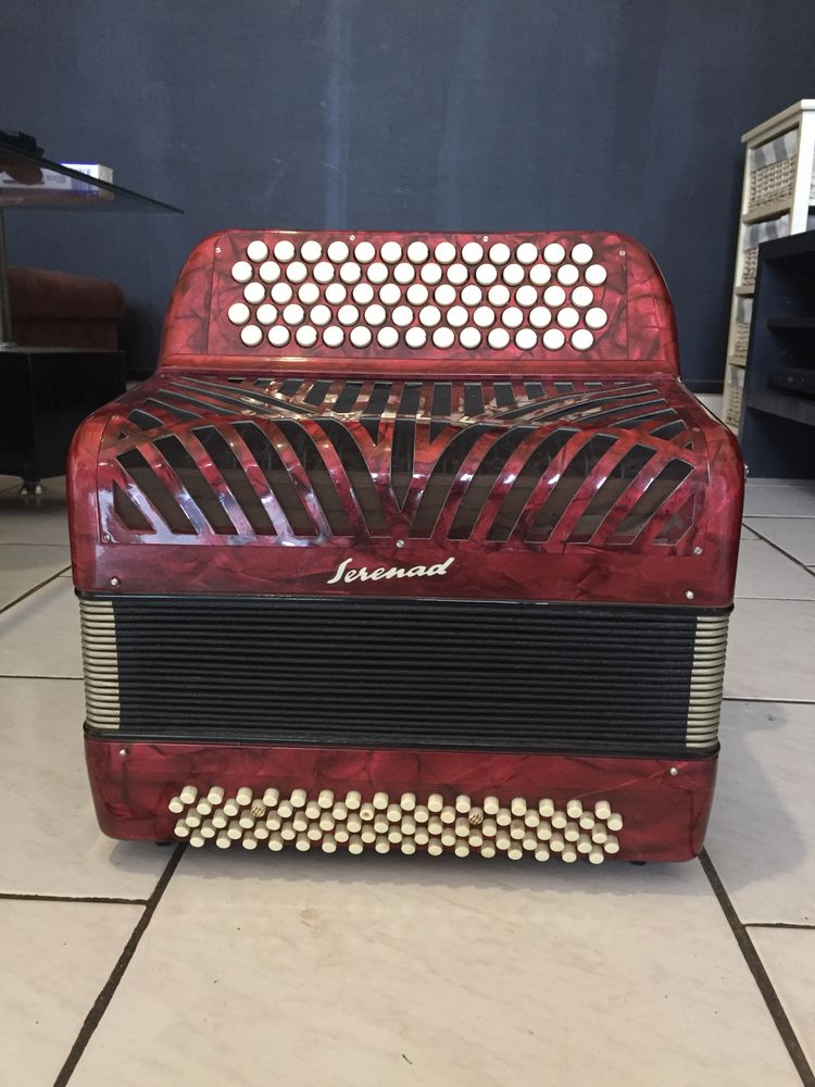 Accord�on basse chromatique 500 Champs-sur-Yonne (89)