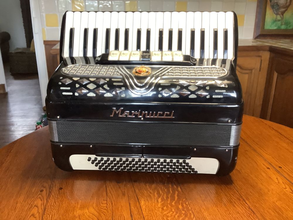 Accord�on chromatique 2250 Montsauche-les-Settons (58)