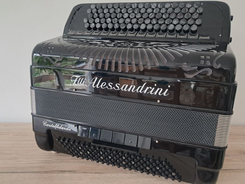 Accord�on convertisseur 120 basses 5700 Aulnoye-Aymeries (59)