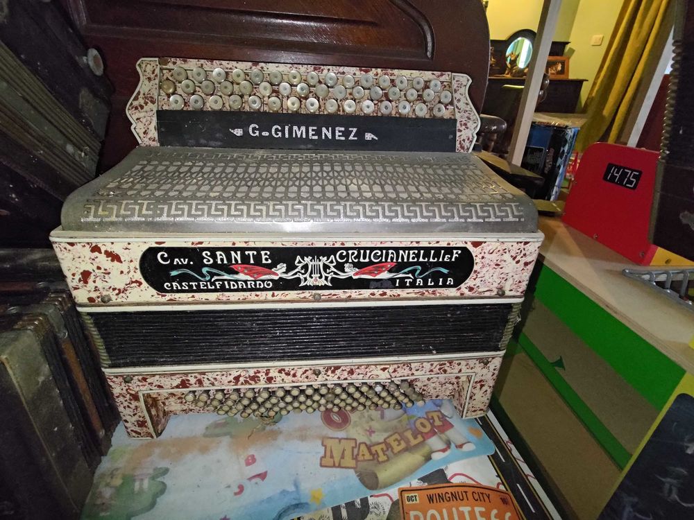 Accord�on Crucianelli Castelfidardo 180 Jumilhac-le-Grand (24)