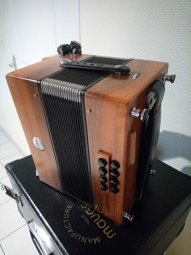 accordeon diatonique 1950 Tr�laz� (49)