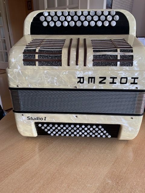 accord�on d'�tude, Hohner Studio 1 bon �tat 350 Metz (57)