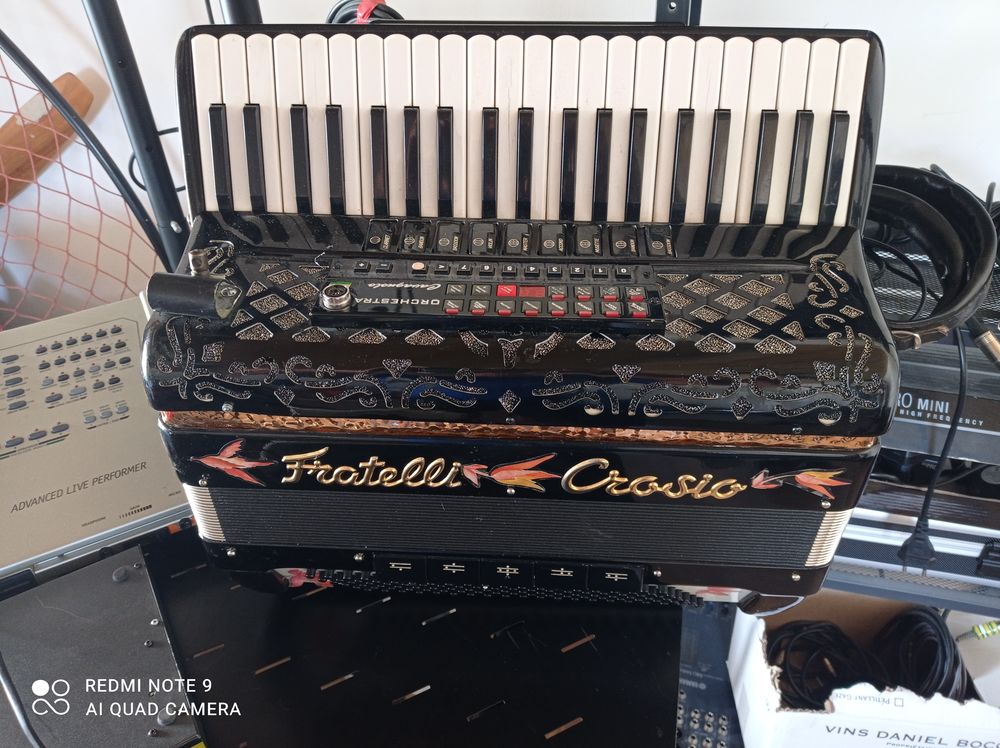  Accord�on Fratelli Crosio 1690 Bandol (83)