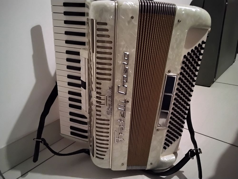 Accord�on Fratelli Crosio 1000 Poitiers (86)