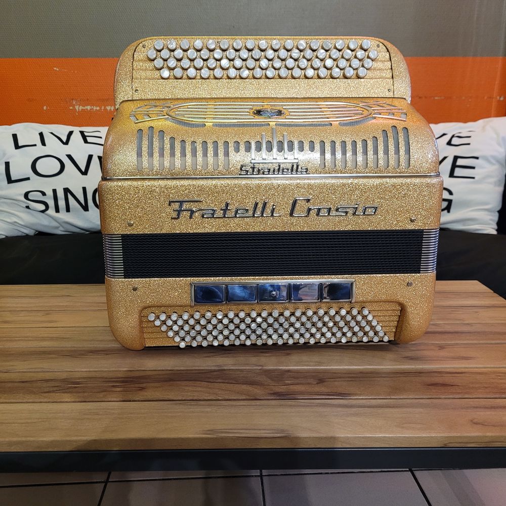 Accord�on Fratelli C / Stradella / 120 basses 1000 Saint-Maur-des-Foss�s (94)