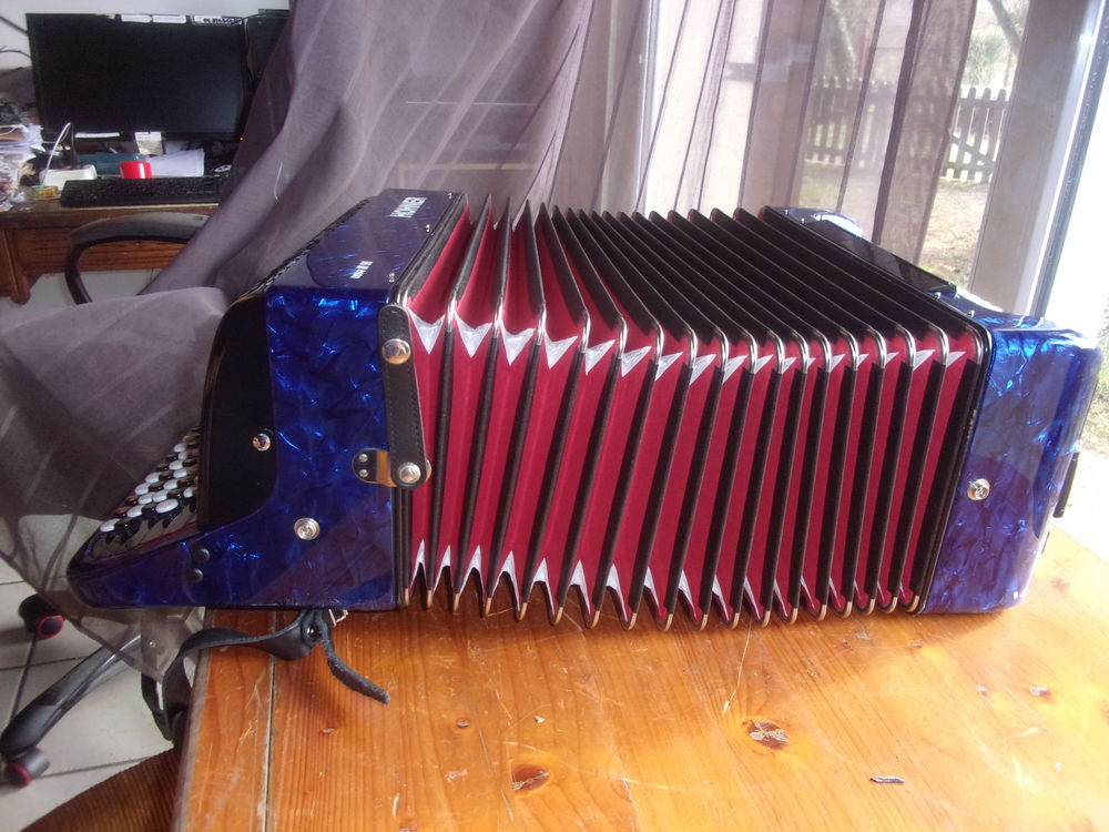 Accord&eacute;on HOHNER NOVA III  0 Lessard-en-Bresse (71)