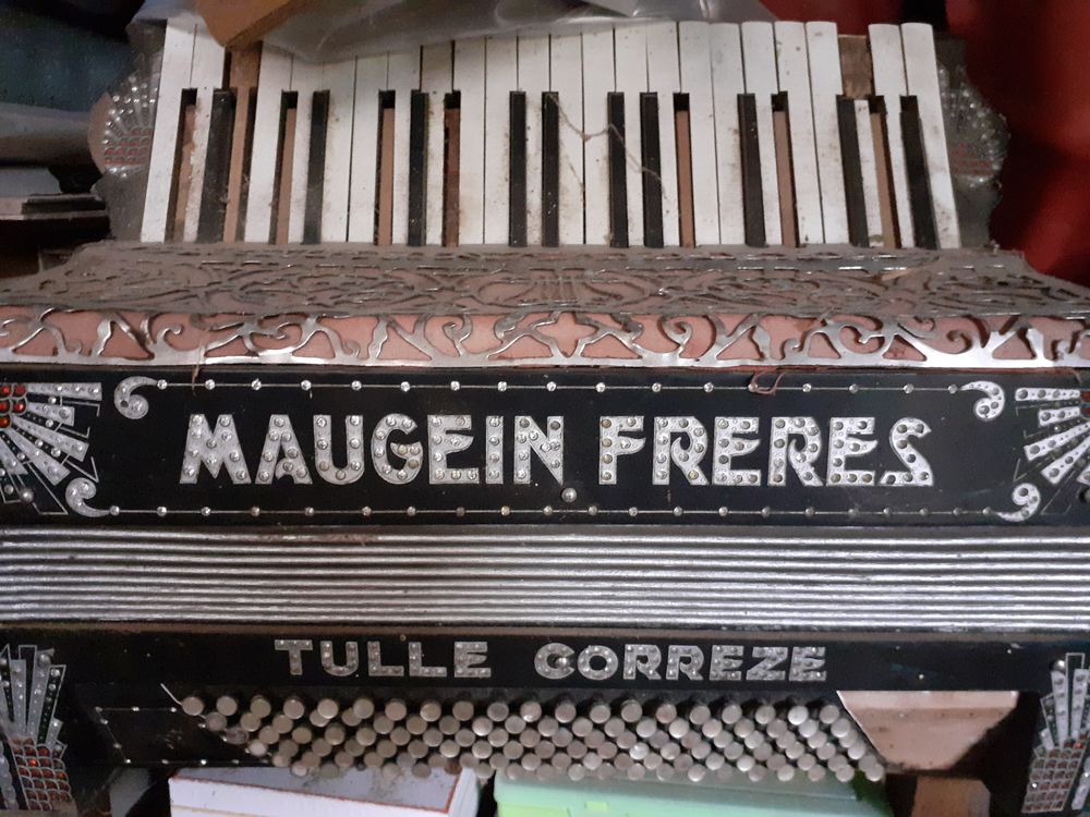 Accordéon piano Manufacture Maugein Frères Tulles Corrèze  320 Caen (14)