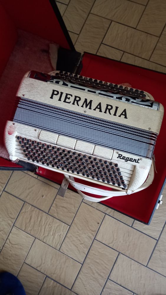 accordeon pierremaria en TBE sauf cessation par ma fille 2200 Nogent-le-Rotrou (28)