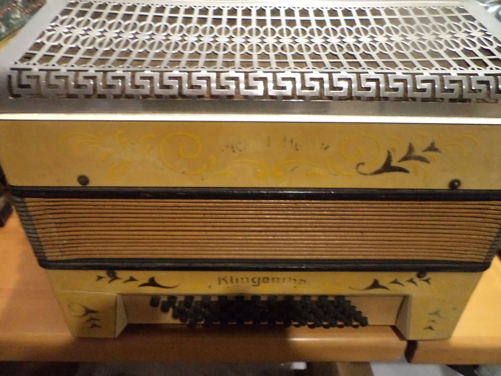 accord�on tres ancien 60 Saint-Andr�-de-Roquelongue (11)