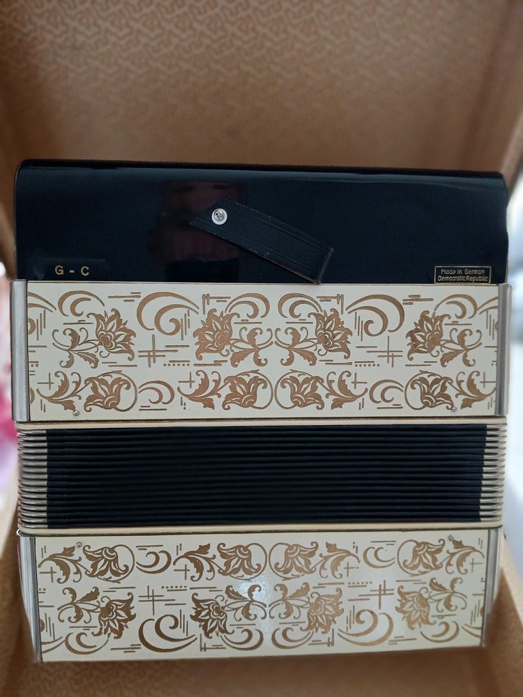 accord�on 450 Sisteron (04)