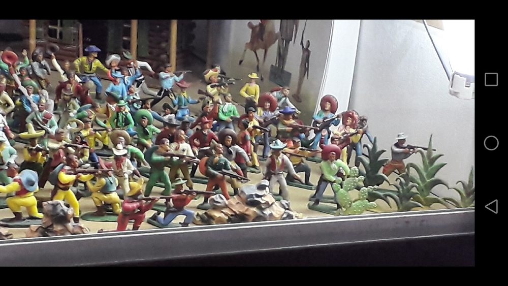 ACHETE LOTS DE FIGURINES MINIATURES 0 Montpellier (34)