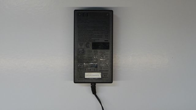 Adaptateur secteur HP 0957-2105- 220v /32 v - 1560 mA 12 Cellule (63)