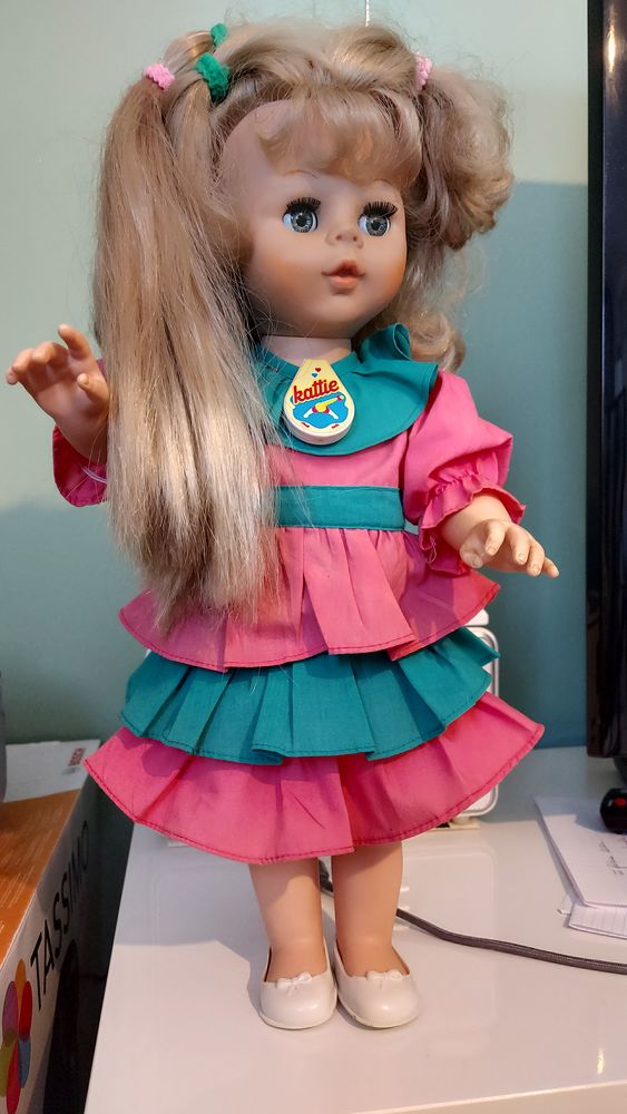 Adorable poup�e Kattie + 1 m�che de rechange 40 Hy�res (83)