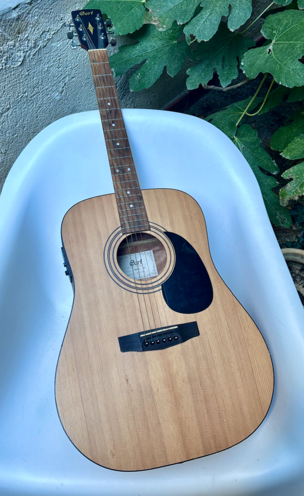 Affaire � saisir: guitare �lectro-acoustique Cort 70 Avignon (84)