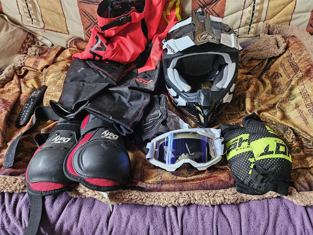 affaires de moto cross pour enfant 200 Nolay (58)