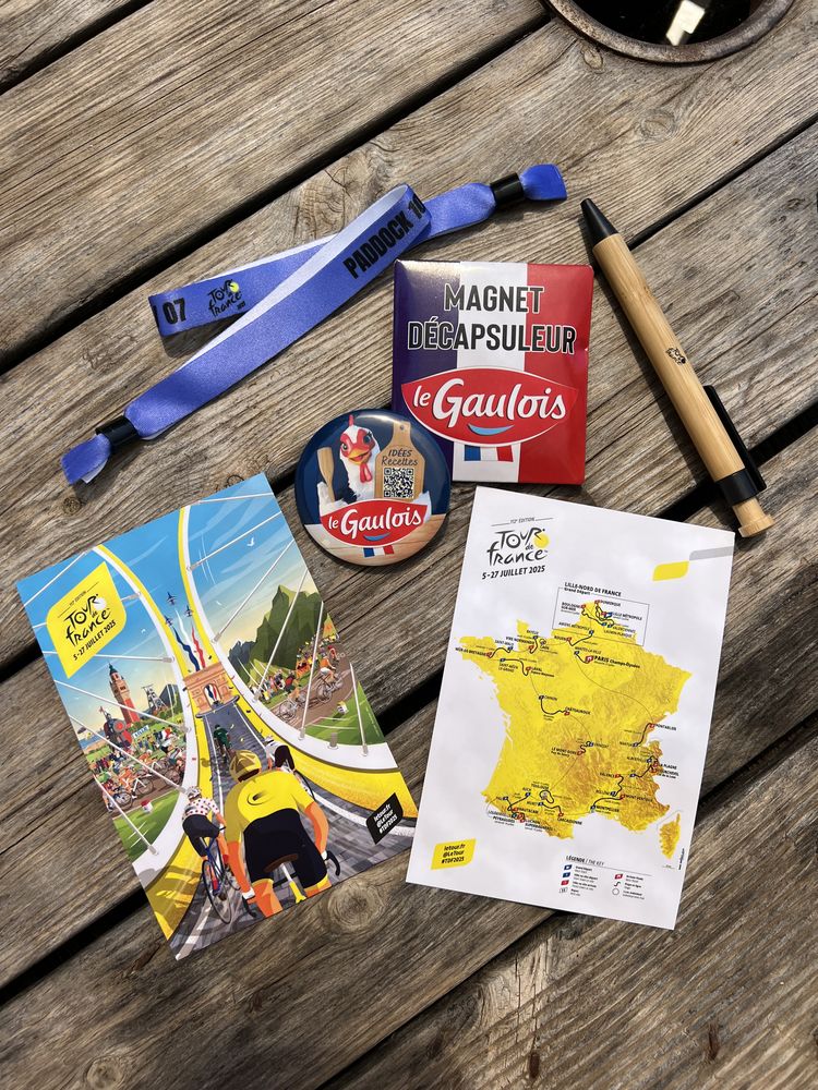 Lot affaires Tour de France 6 Toulon (83)