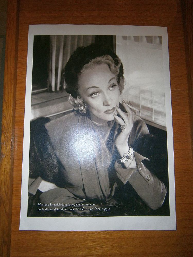 Affiche publicitaire 1950: Marl�ne Dietrich collection .Dior 35 Saint-Pierre-les-�tieux (18)