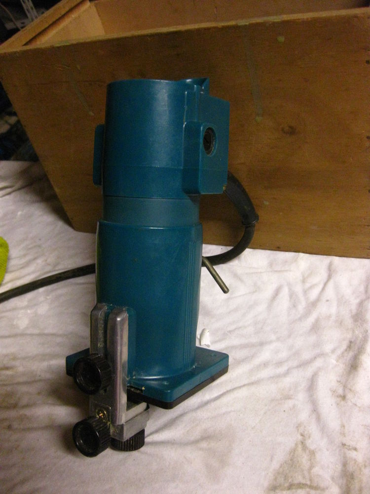 affleureuse   rainureuse   MAKITA 
0 Pierrefeu-du-Var (83)