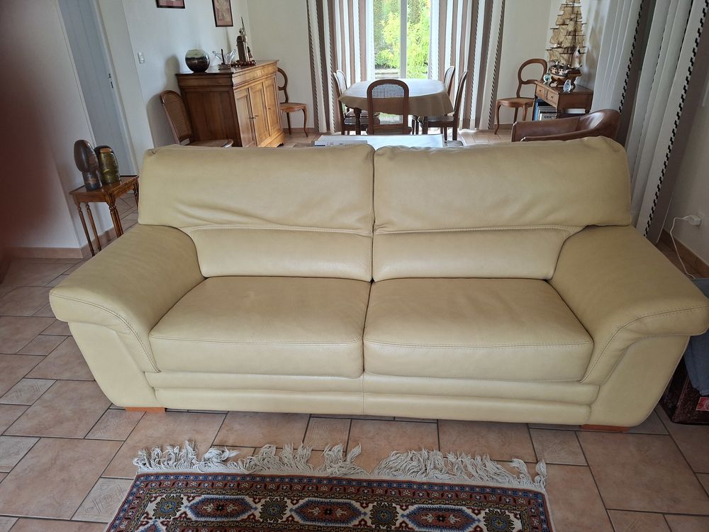 affraire � saisir: canap� cuir 200 Querqueville (50)