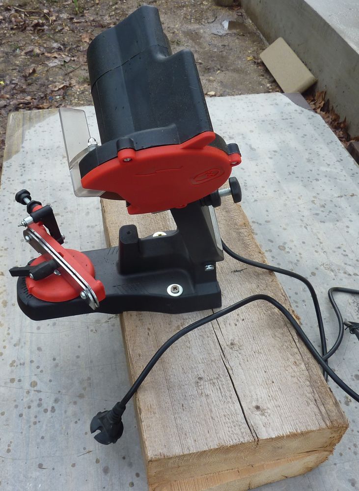 AFFUTEUSE ELECTRIQUE pour cha�ne de tron�onneuse. 40 Allemagne-en-Provence (04)