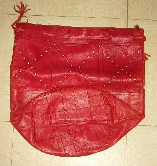 Sac bag africain cuir rouge tiss� main excellent �tat 12 Versailles (78)