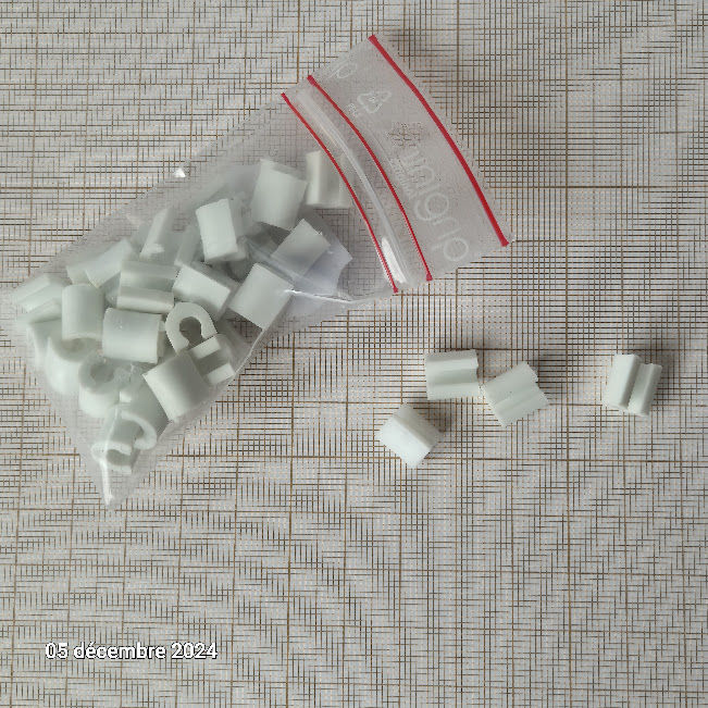 Agrafes, pinces, clips plastique pour bloquer les lignes mon 1 Saumur (49)