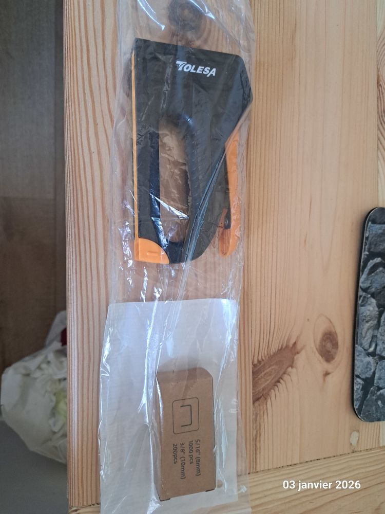 Agrafeuse murale 7 Saint-Genis-Laval (69)