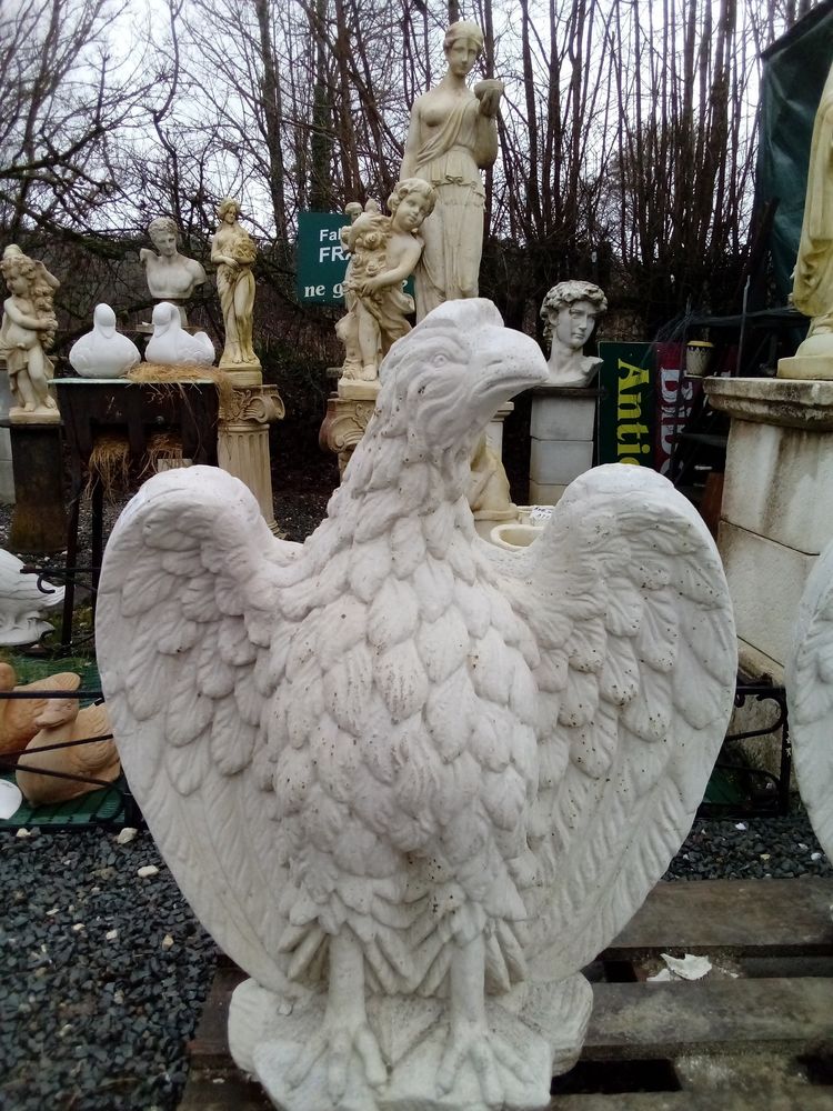 Aigle en pierre 220 Ch�teau-l'�v�que (24)