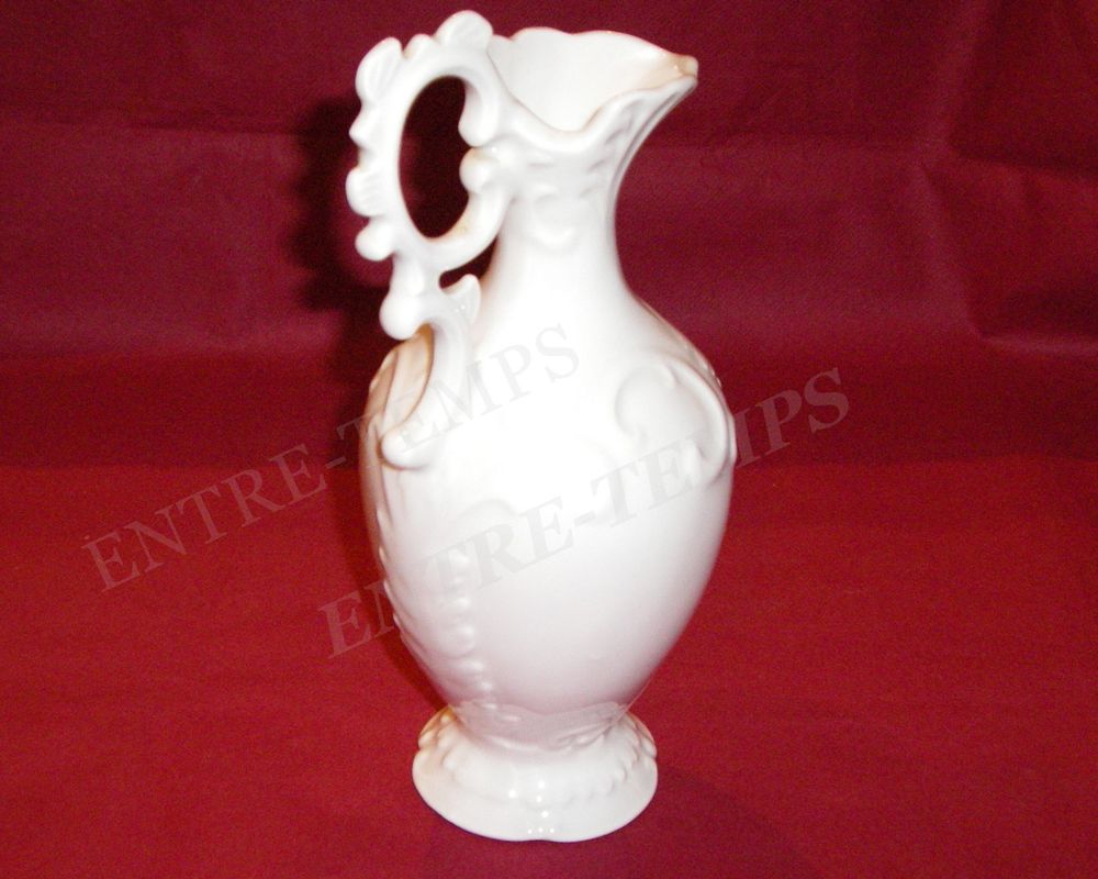 AIGUI�RE EN FAIENCE BLANCHE 16 Sergines (89)