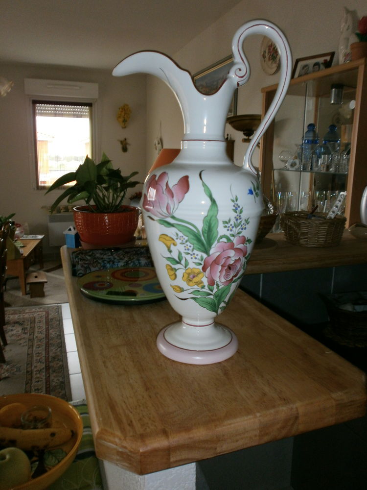 AIGUILLERE  NEUF DECOR  ROSE ET TULIPE faience reput�e 0 Sorde-l'Abbaye (40)