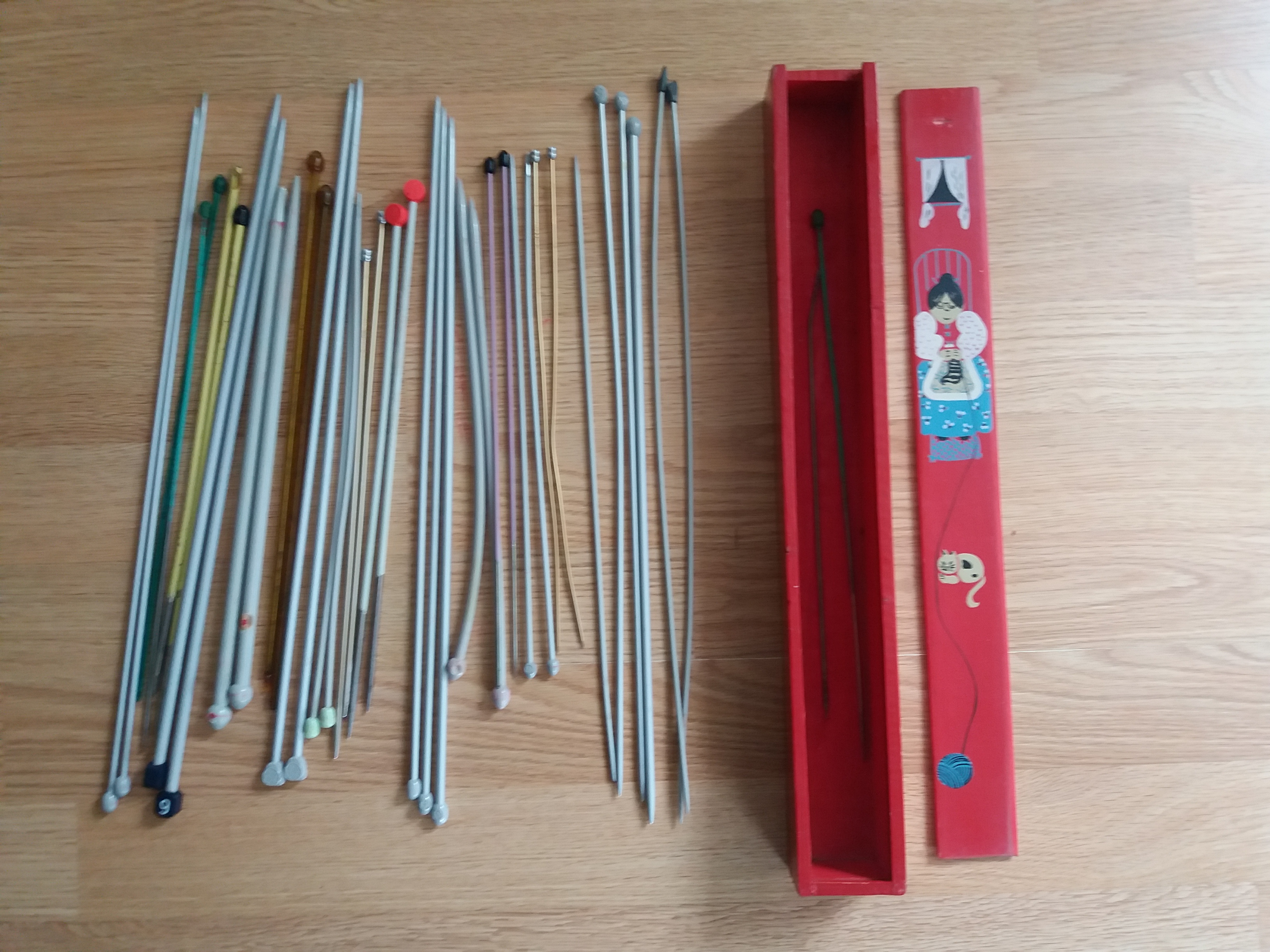 Aiguilles � tricoter avec jolie bo�te de rangement 10 La Rochelle (17)